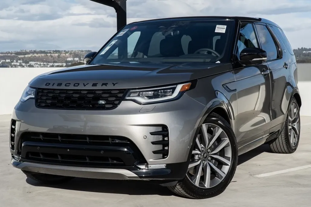 2025 Land Rover Discovery SE photo 1