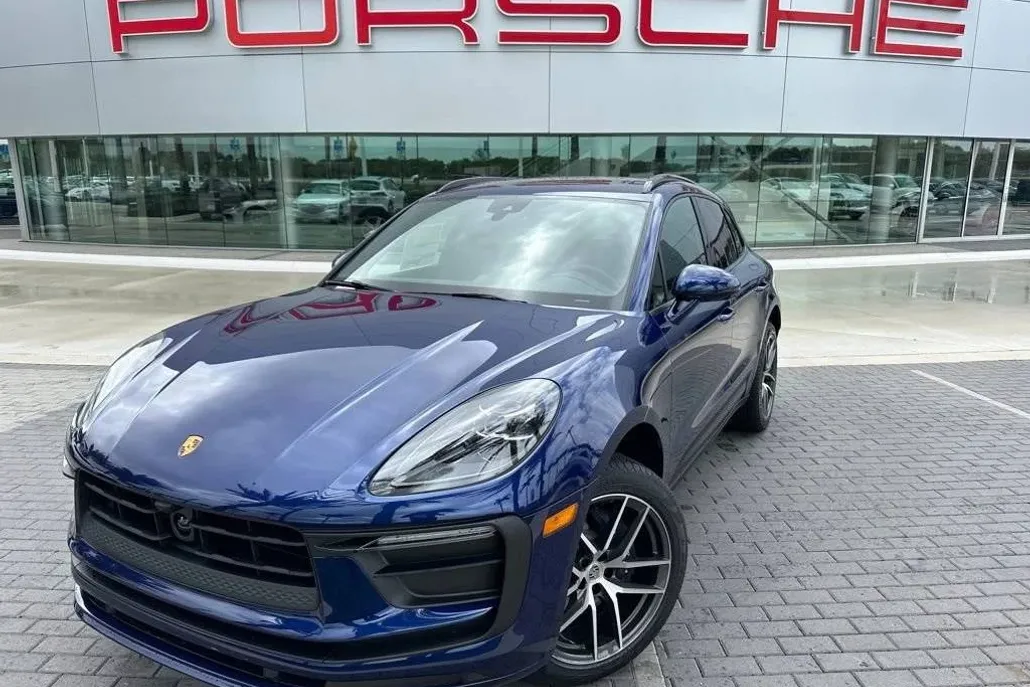 2025 Porsche Macan T photo 1