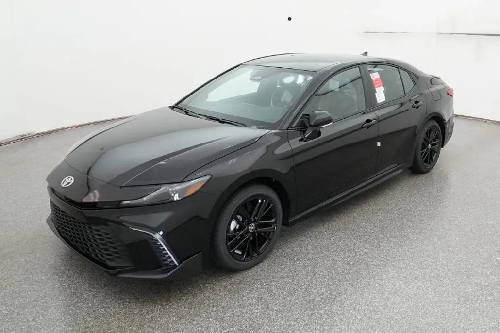 2026 Toyota Camry SE photo 1