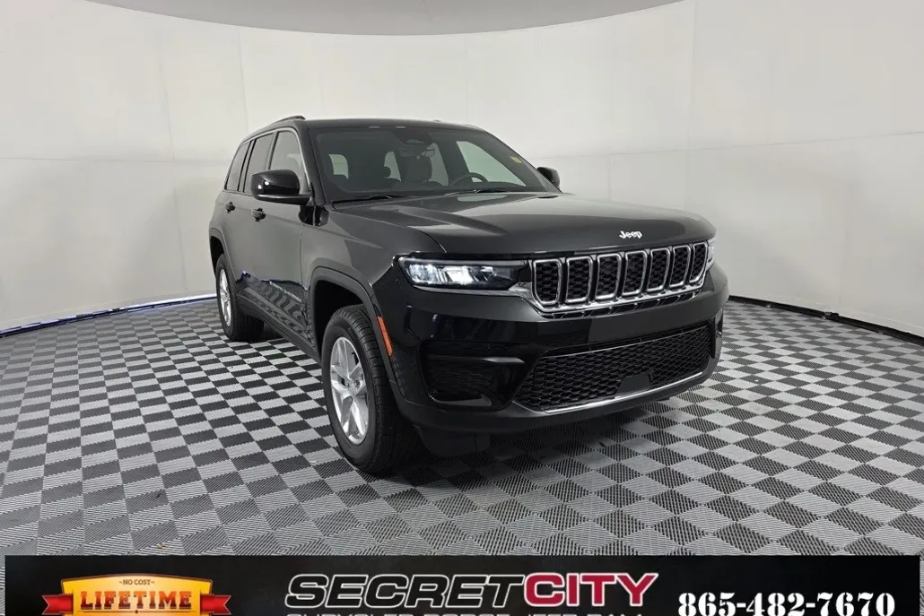 2025 Jeep Grand Cherokee Laredo photo 1