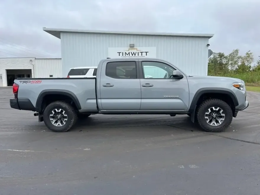 2018 Toyota Tacoma TRD Off-Road V6 photo 1