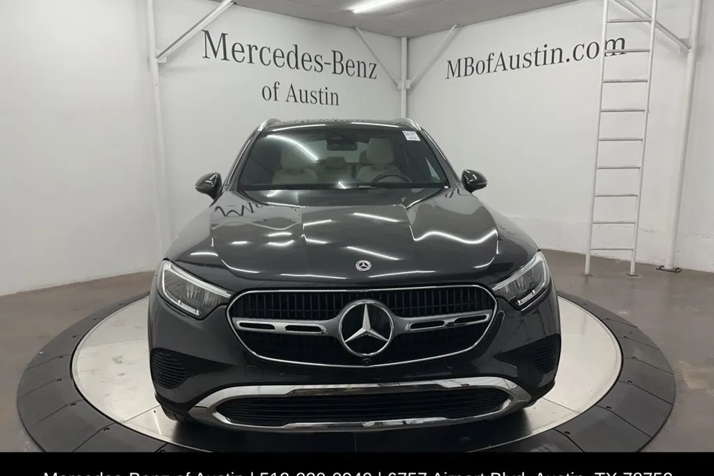 2025 Mercedes Benz GLC 300 photo 1