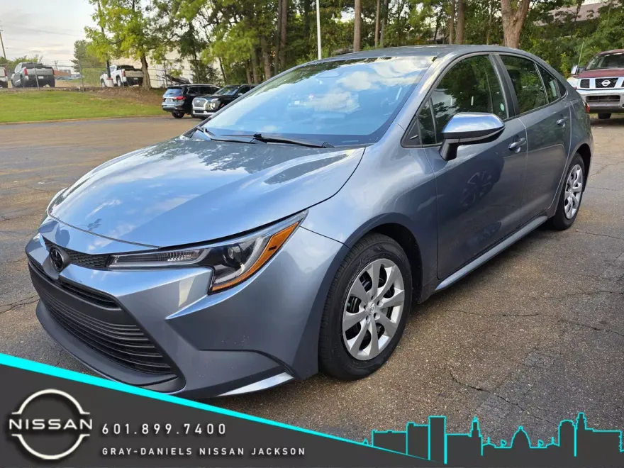 2024 Toyota Corolla LE photo 1
