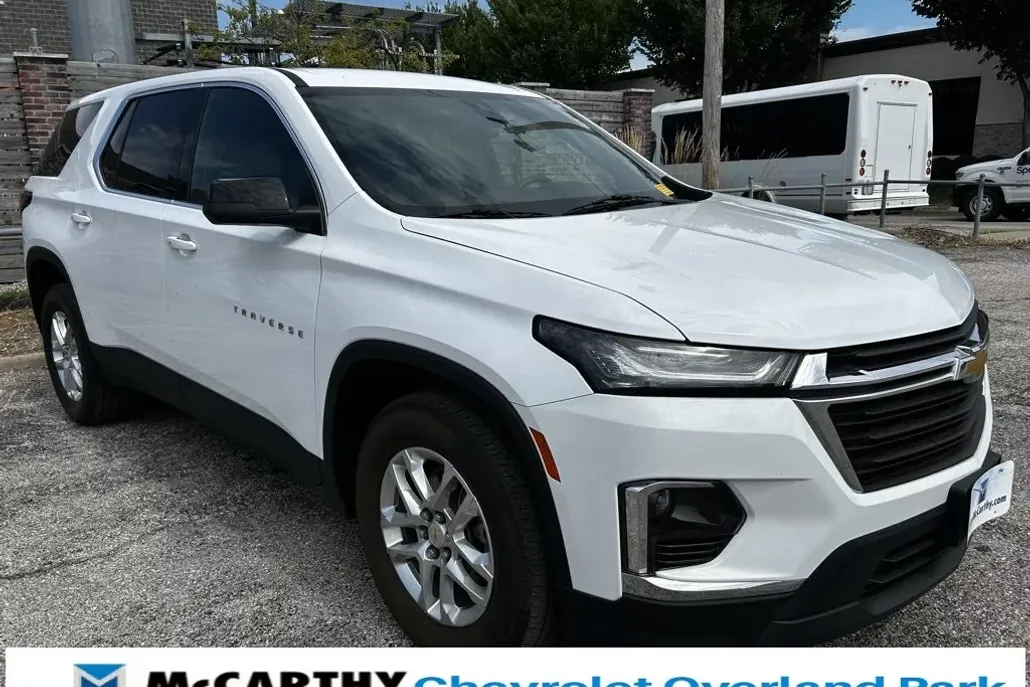 2023 Chevrolet Traverse LS photo 1