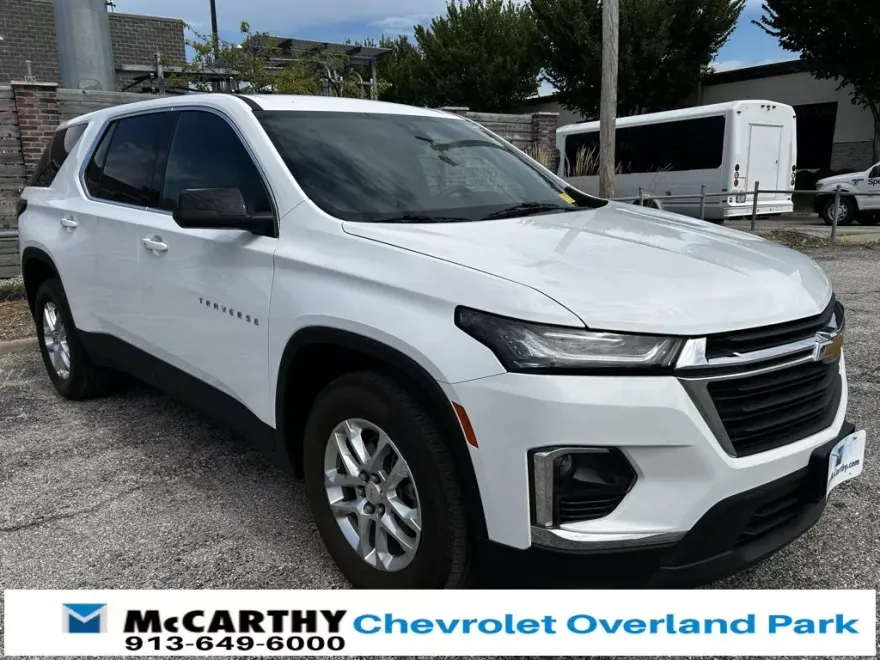 2023 Chevrolet Traverse LS photo 1