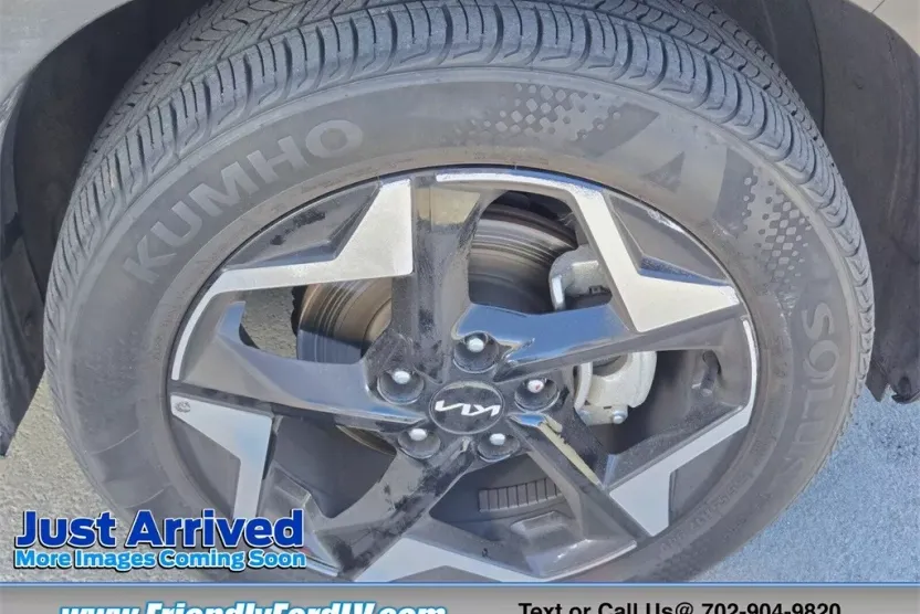2024 Kia Seltos EX photo 1