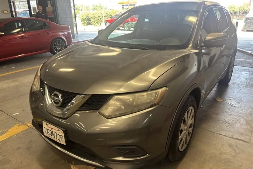 2014 Nissan Rogue S photo 1