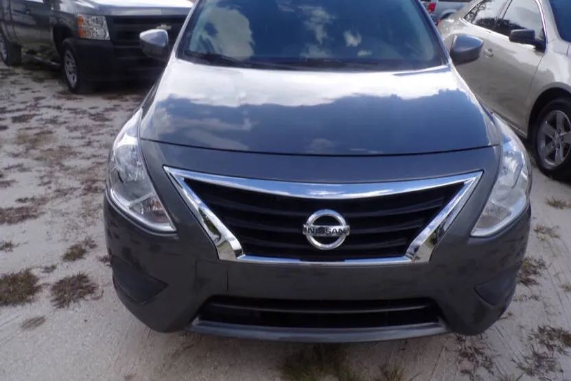 2018 Nissan Versa Plus photo 1