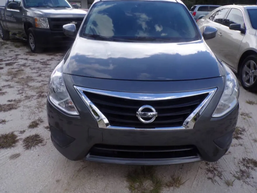 2018 Nissan Versa Plus photo 1