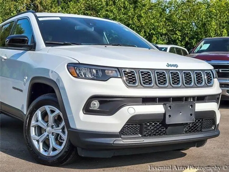 2024 Jeep Compass Latitude photo 1