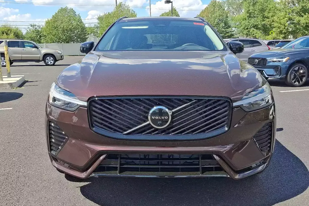2026 Volvo XC60 B5 Plus photo 1