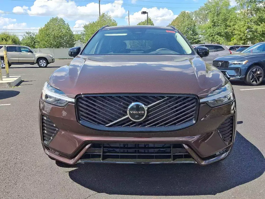 2026 Volvo XC60 B5 Plus photo 1