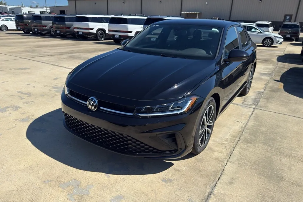 2026 Volkswagen Jetta Sport photo 1