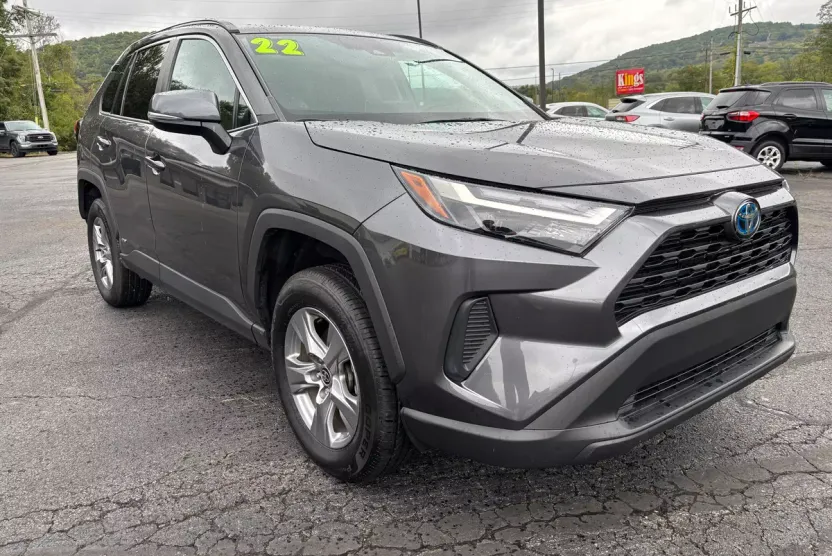 2022 Toyota RAV4 Hybrid XLE photo 1