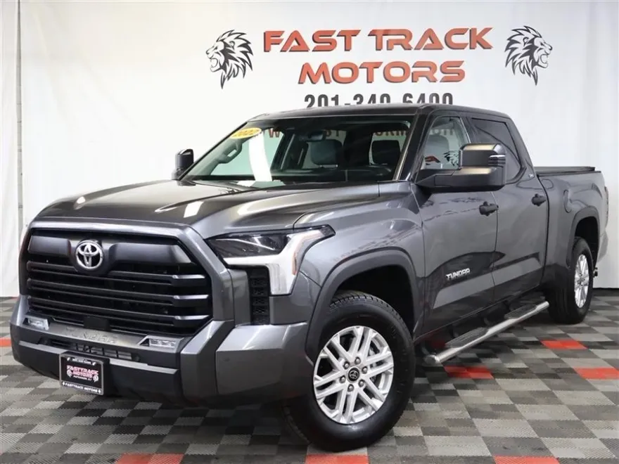 2022 Toyota Tundra CrewMax SR5 photo 1