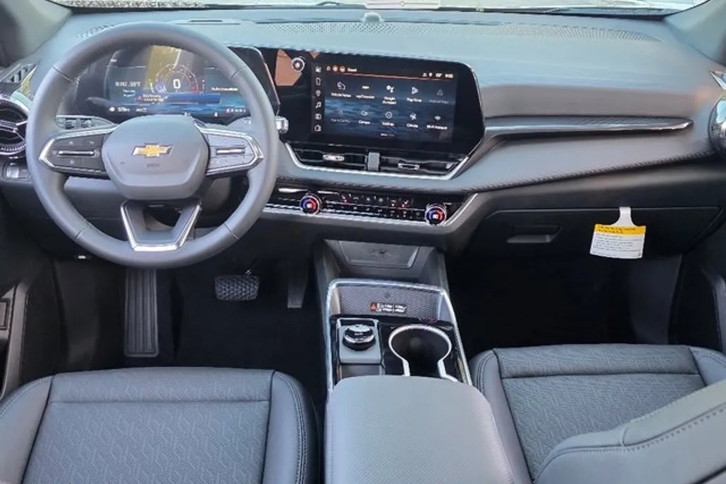 2026 Chevrolet Equinox LT photo 1