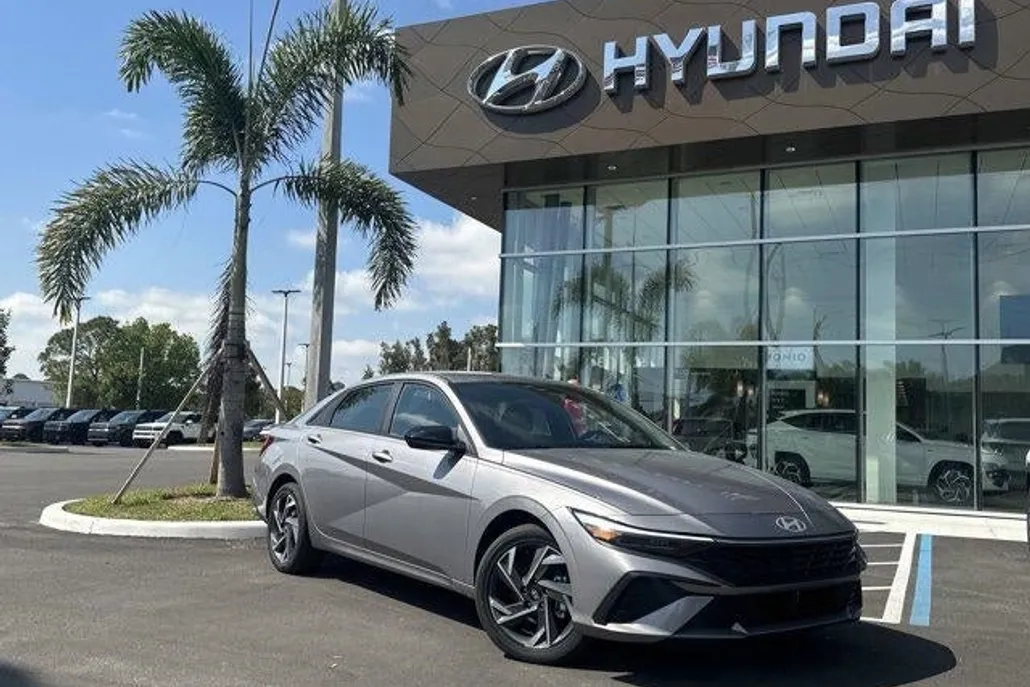 2025 Hyundai Elantra Hybrid SEL Sport photo 1