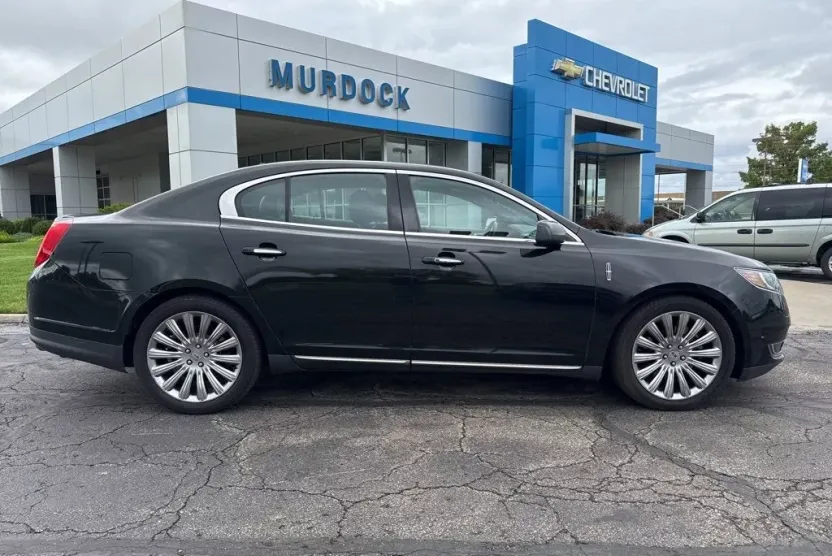 2014 Lincoln MKS Base photo 1