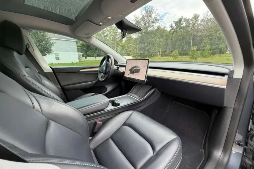 2023 Tesla Model Y Long Range photo 1