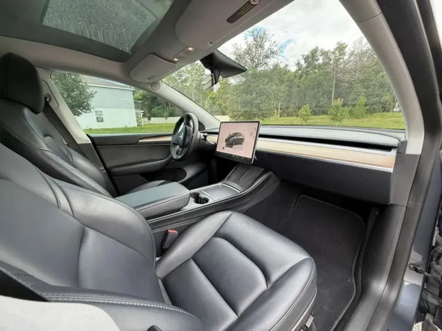 2023 Tesla Model Y Long Range photo 1