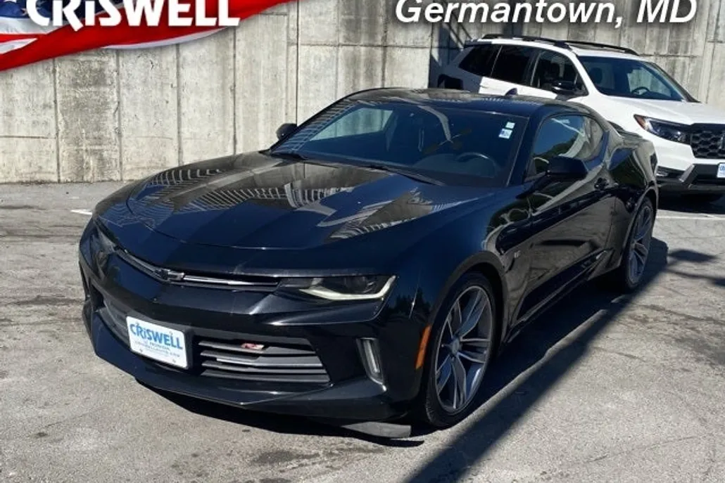 2017 Chevrolet Camaro 1LT photo 1