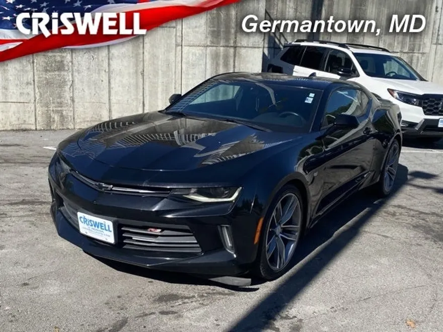 2017 Chevrolet Camaro 1LT photo 1