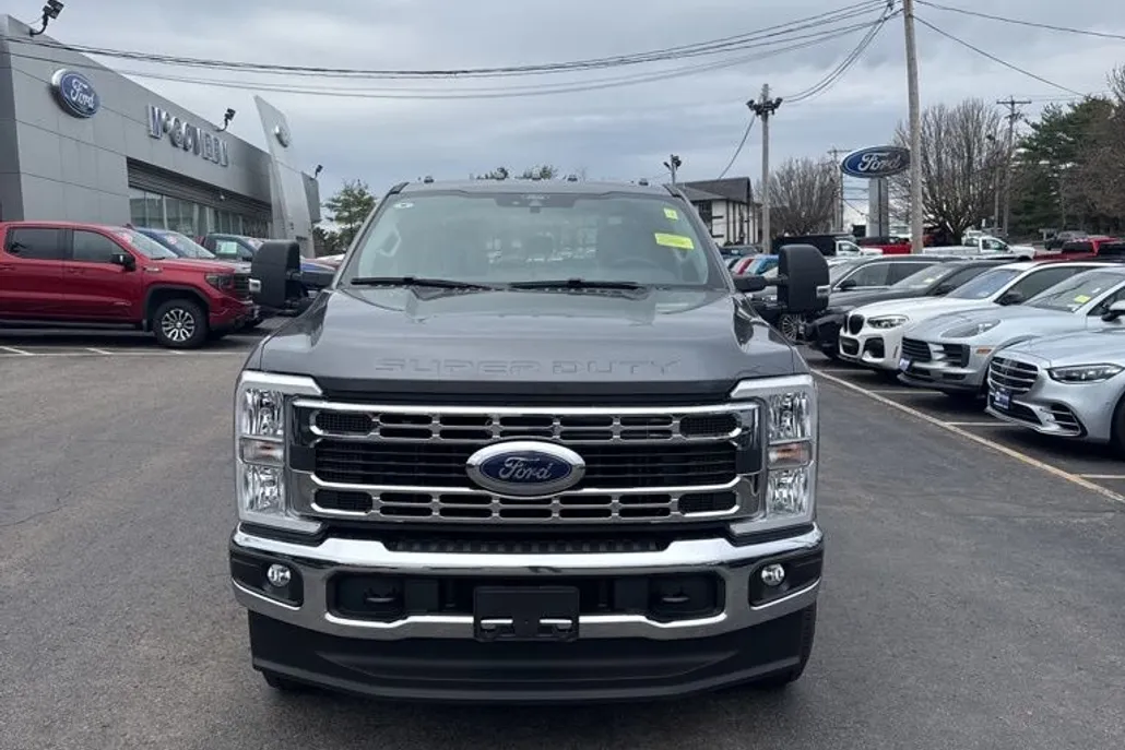 2025 Ford F-350 photo 1