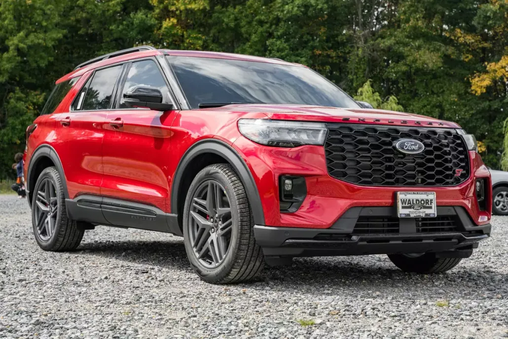 2025 Ford Explorer ST photo 1