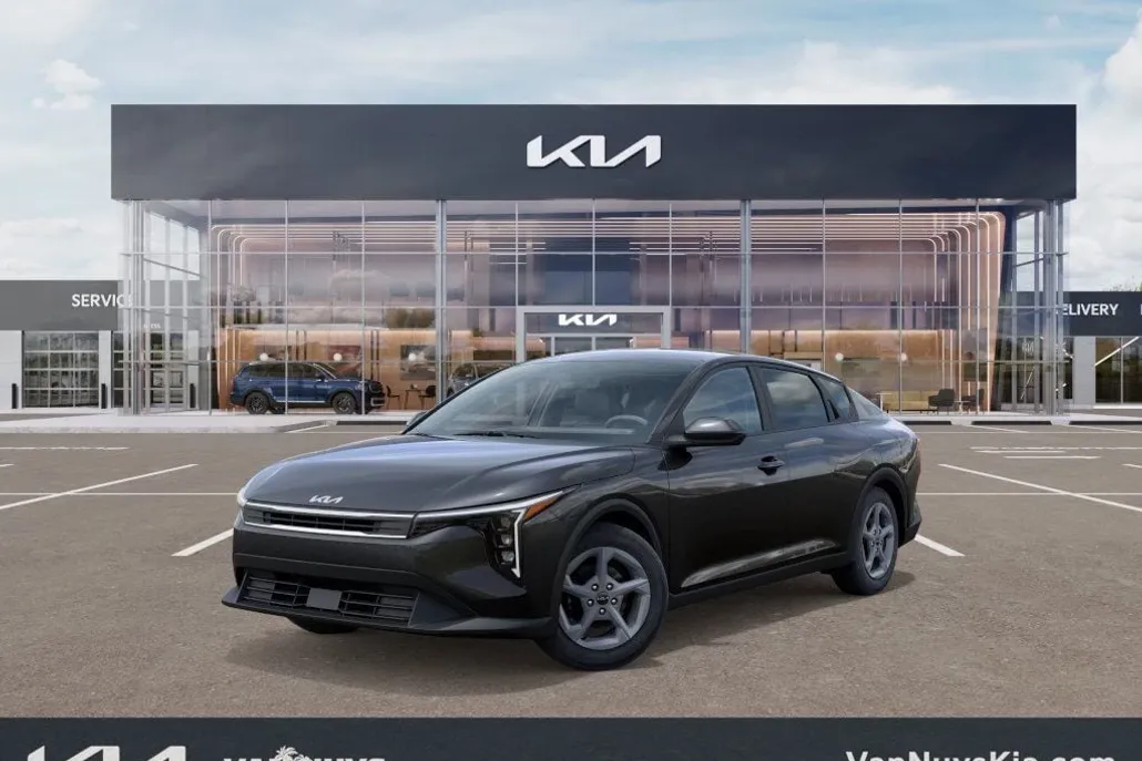 2025 Kia K4 LXS photo 1