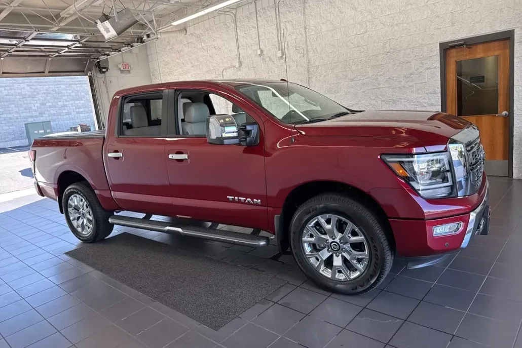 2021 Nissan Titan SL photo 1