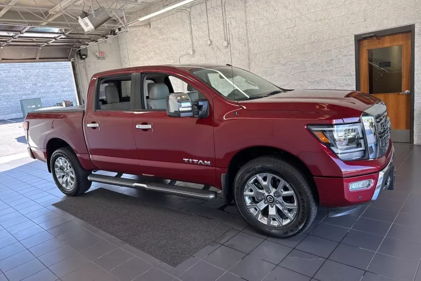 2021 Nissan Titan SL photo 1