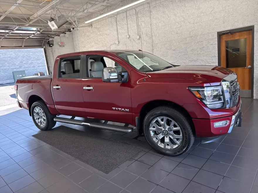 2021 Nissan Titan SL photo 1