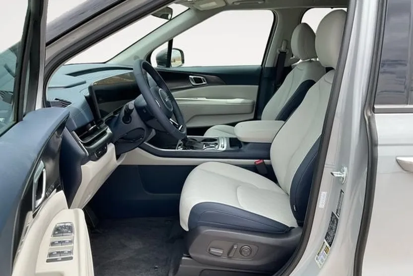 2026 Kia Carnival SX photo 1