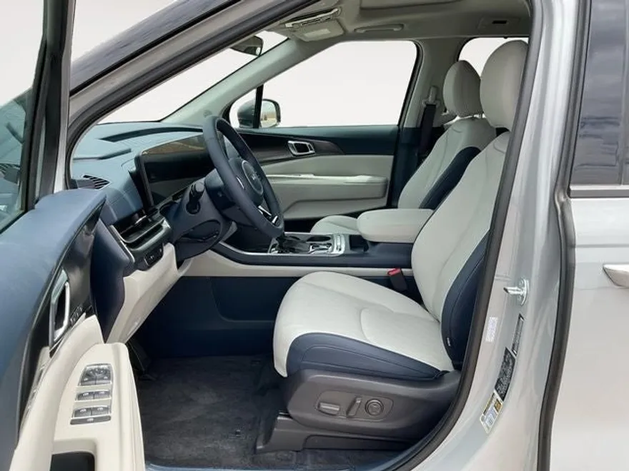 2026 Kia Carnival SX photo 1