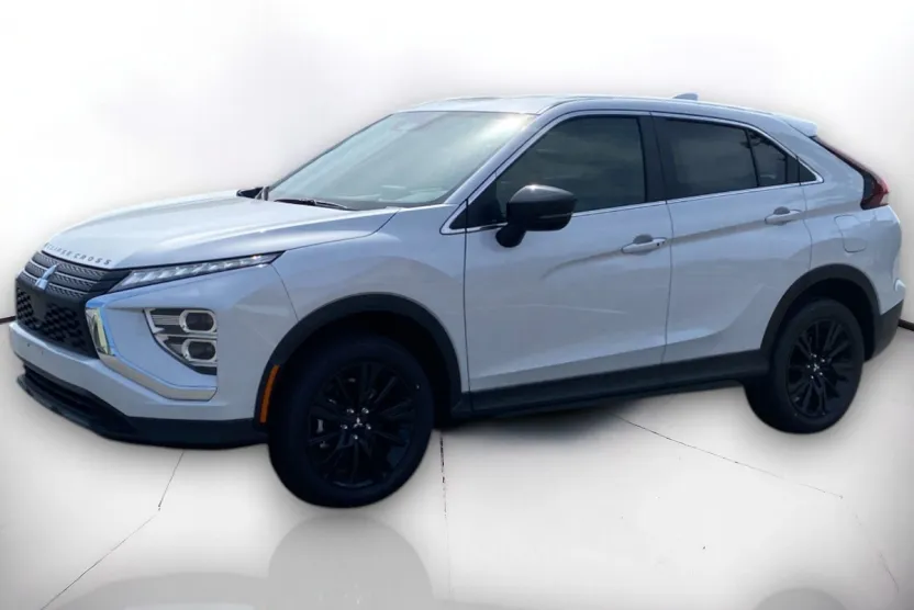 2025 Mitsubishi Eclipse Cross LE photo 1