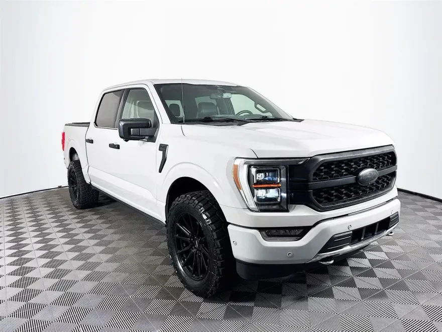 2023 Ford F-150 Platinum photo 1
