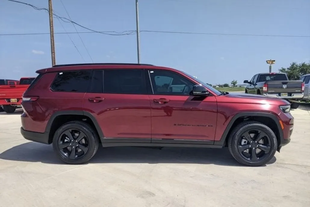 2025 Jeep Grand Cherokee Limited photo 1