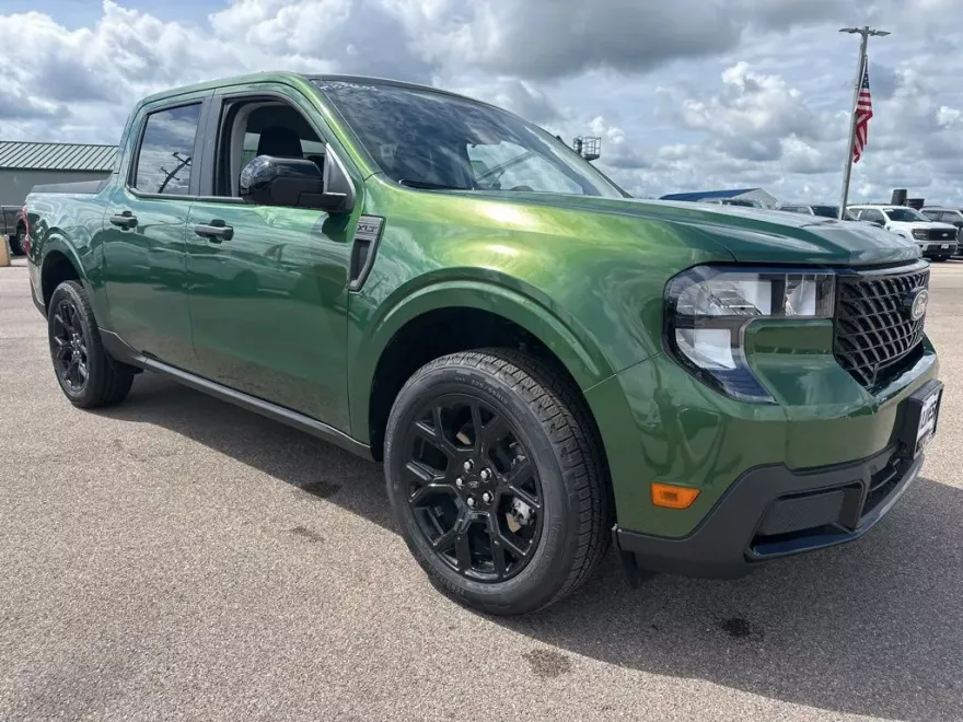 2025 Ford Maverick XLT photo 1