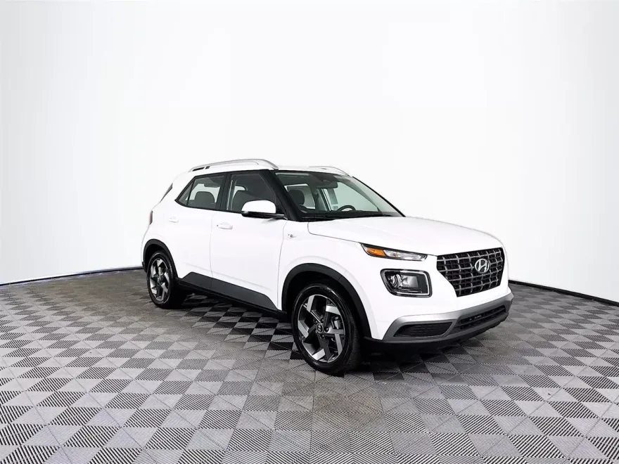 2025 Hyundai Venue SEL photo 1