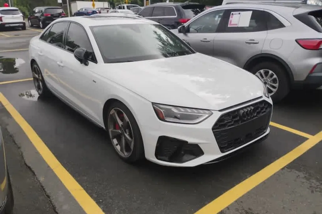 2022 Audi A4 S line Quattro Premium Plus photo 1