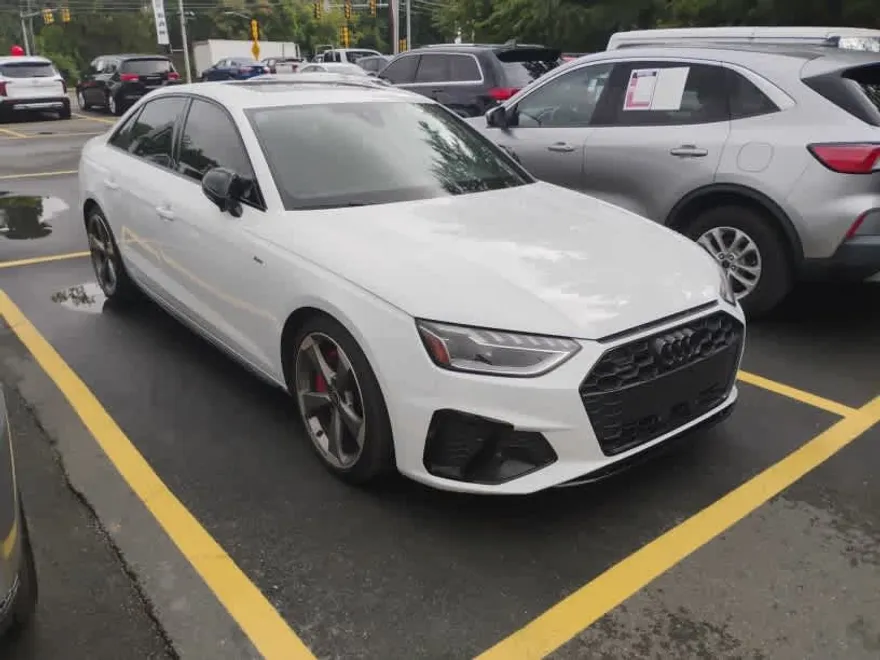 2022 Audi A4 S line Quattro Premium Plus photo 1