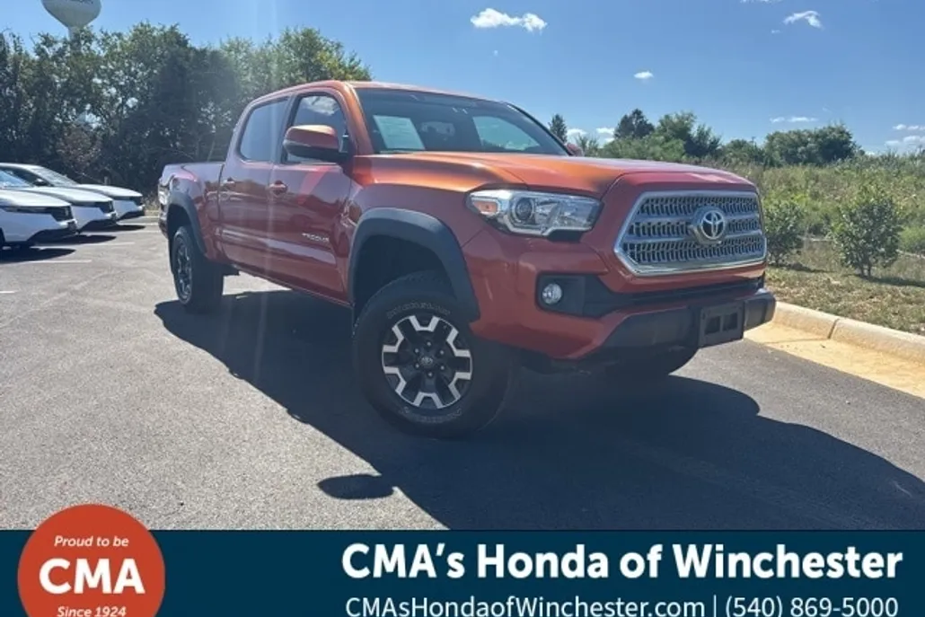 2017 Toyota Tacoma TRD Off-Road photo 1