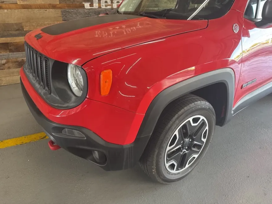 2016 Jeep Renegade Trailhawk photo 1