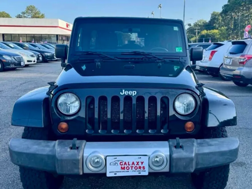 2012 Jeep Wrangler Unlimited Sahara photo 1