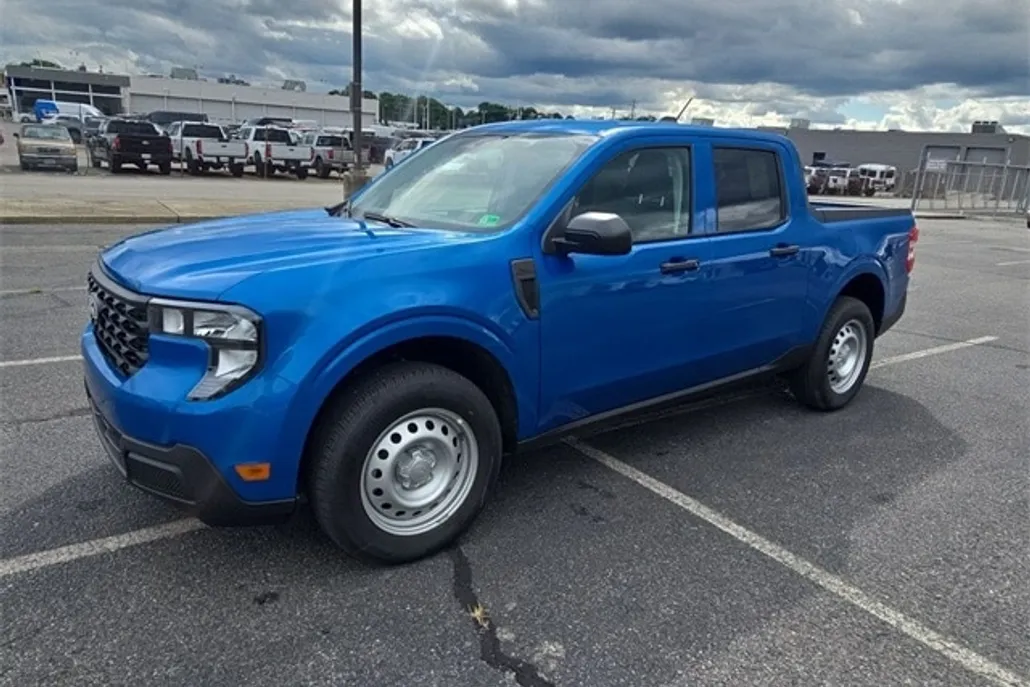 2025 Ford Maverick XL photo 1