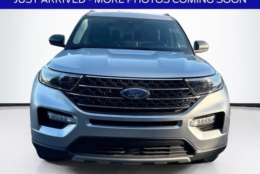 2023 Ford Explorer XLT photo 1