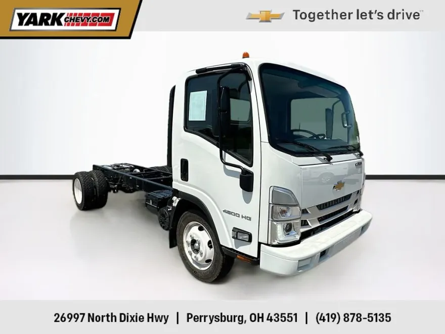 2024 Chevrolet Silverado 4500HD Base photo 1