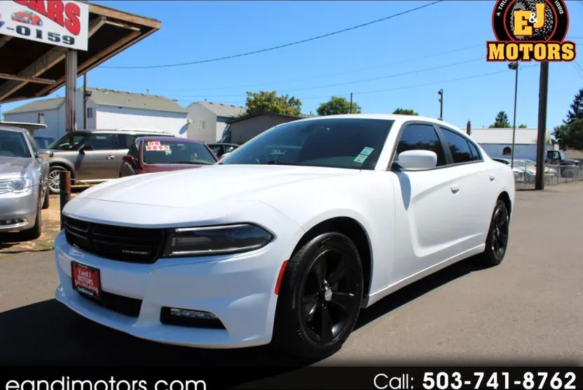 2015 Dodge Charger SXT photo 1