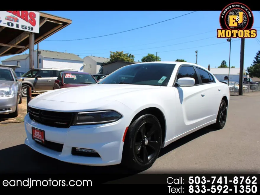 2015 Dodge Charger SXT photo 1