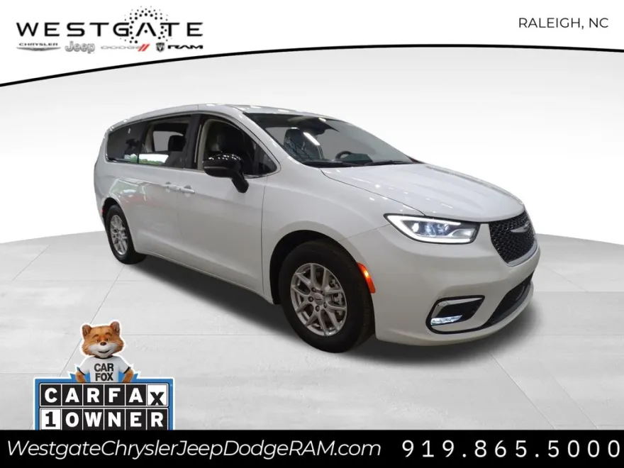 2024 Chrysler Pacifica Touring L photo 1